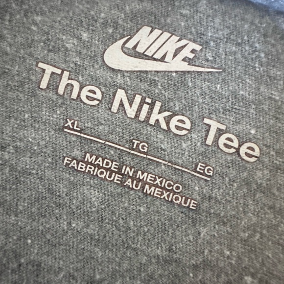 NIKE Grey Top XL Used condition - Picture 7 of 8